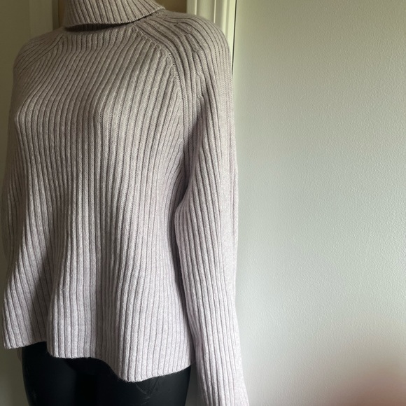 H&M sweater - Picture 2 of 4